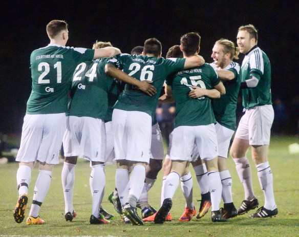 004-shamrocks-players-celebrate